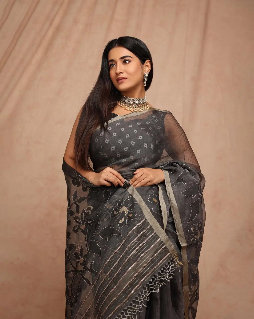 Rashi Singh in Black Saree Sleeveless Blouse